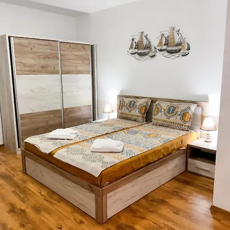 Apartamento Summer Breeze Ground-floor I Patio & Parking Varna