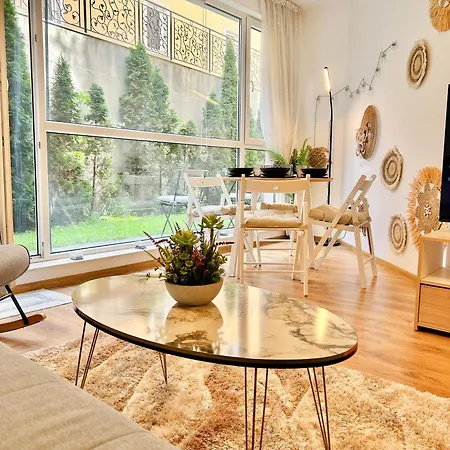 Summer Breeze Ground-floor I Patio & Parking Apartamento Varna