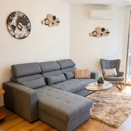 Summer Breeze Ground-floor I Patio & Parking דירה וארנה