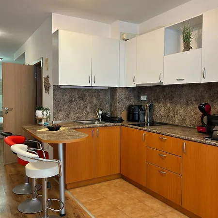 דירה Summer Breeze Ground-floor I Patio & Parking וארנה