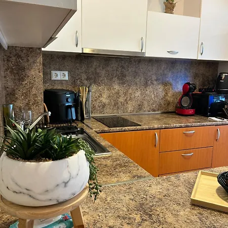 Summer Breeze Ground-floor I Patio & Parking Varna