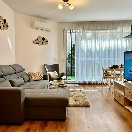 Summer Breeze Ground-floor I Patio & Parking *