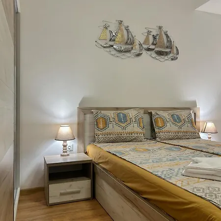 Summer Breeze Ground-floor I Patio & Parking Varna