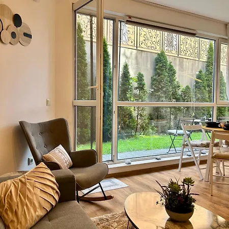 Summer Breeze Ground-floor I Patio & Parking דירה *