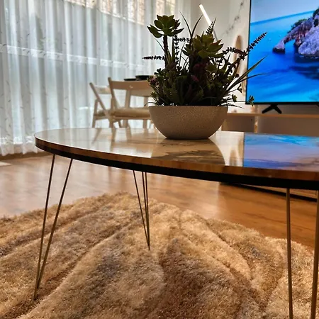 Summer Breeze Ground-floor I Patio & Parking * וארנה
